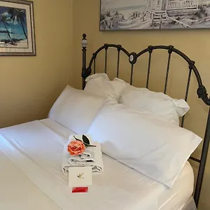 https://cozy-room-near-airport-highway.saint-louishotels.com
